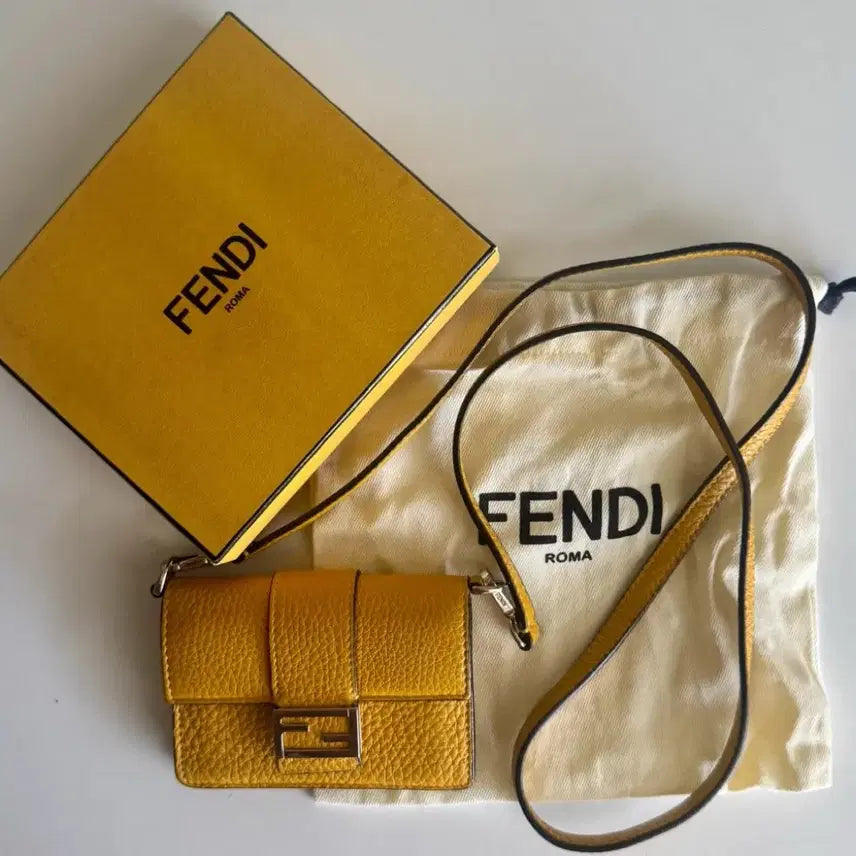 [BUNJANG] Fendi Monogram Canvas Mini Crossbody Bag Card Holder / (정품) 펜디 크로스백
