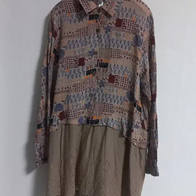 [BUNJANG] Beige Lace Hem Long Blouse (Size XL/XXL) / 베이지톤 밑단 레이스 롱블라우스 큰66-77