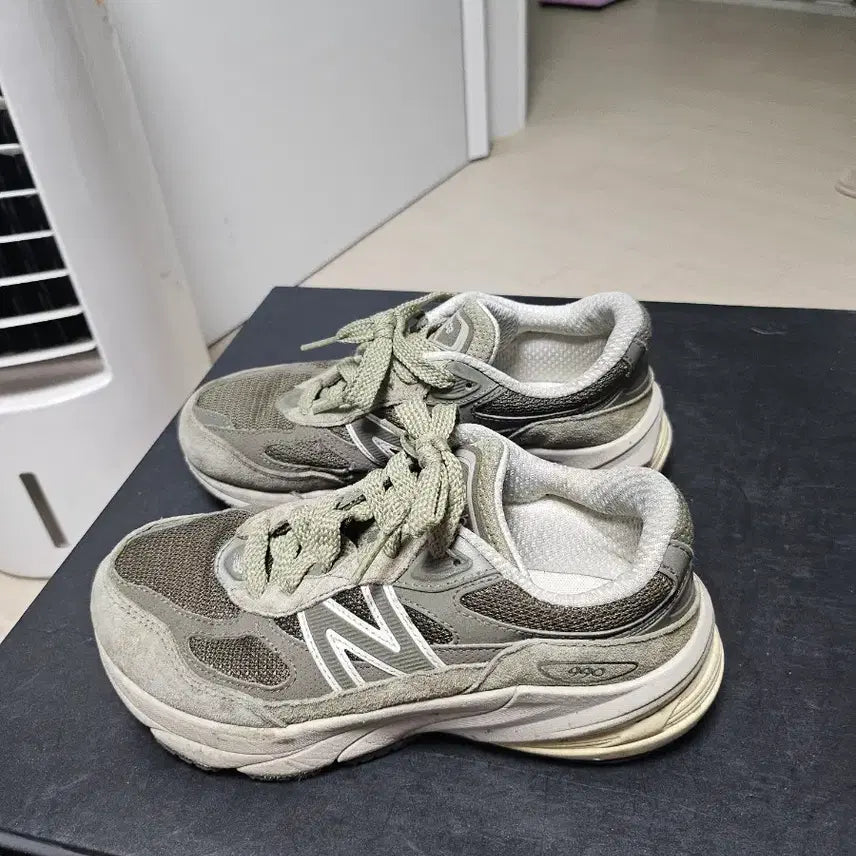 [BUNJANG] New Balance 990 V6 Olive 220mm / 뉴발란스 990 V6 올리브 220mm 상태좋음