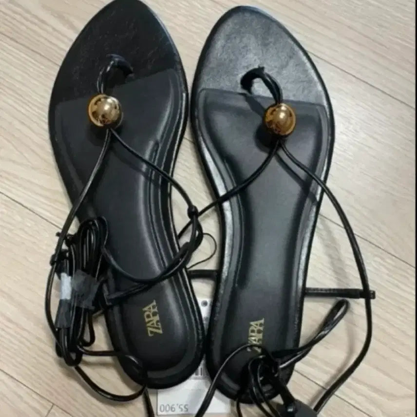 [BUNJANG] Zara Strappy Flat Sandals Black / 자라 샌들 240사이즈 새신발(크게 나와서 245신으시는분에게 추천)