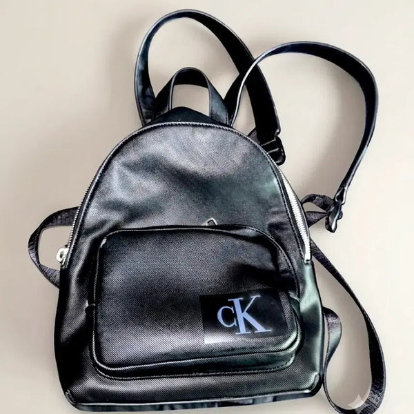 [BUNJANG] Calvin Klein Leather Backpack / 캘빈클라인 레더 백팩
