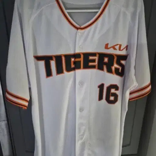 [BUNJANG] Kia Tigers Legend Uniform - Yoon Do-hyun / 기아 타이거즈 레전드 유니폼 - 윤도현