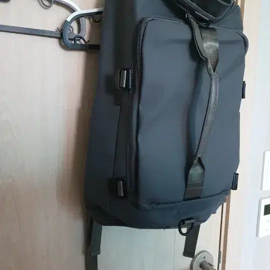 [BUNJANG] Modern Charcoal Backpack/Boston Bag Hybrid / (새가방) 모던한 디자인의 차콜 백팩/보스턴백/여행가방 겸용