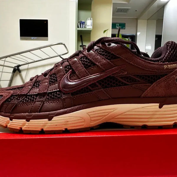[BUNJANG] Nike P-6000 SE Dark Pony/Burgundy Crush Sneakers / 나이키 P-6000 SE 다크포니/버건디크러쉬 255
