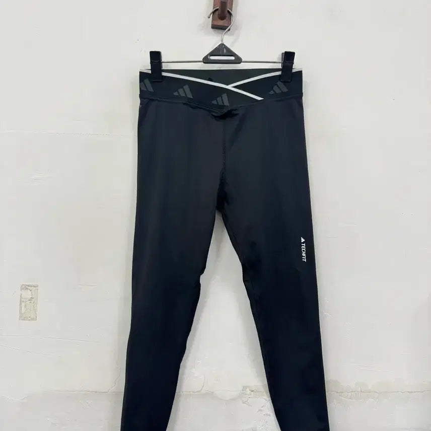 [BUNJANG] Adidas Women's Techfit Leggings / (S)아디다스 여자 테크핏 레깅스