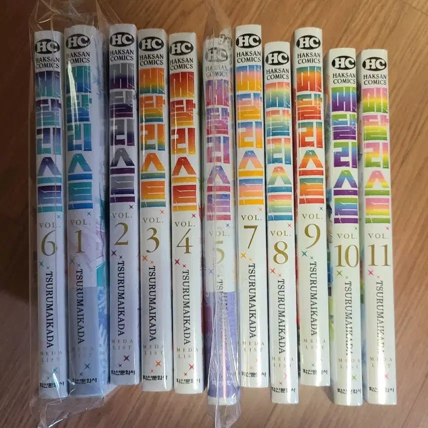 [BUNJANG] Medalist Complete Set Volumes 1-11 + Acrylic Stands Bundle / 메달리스트 1~11권 + 아크릴 일괄 판매합니다