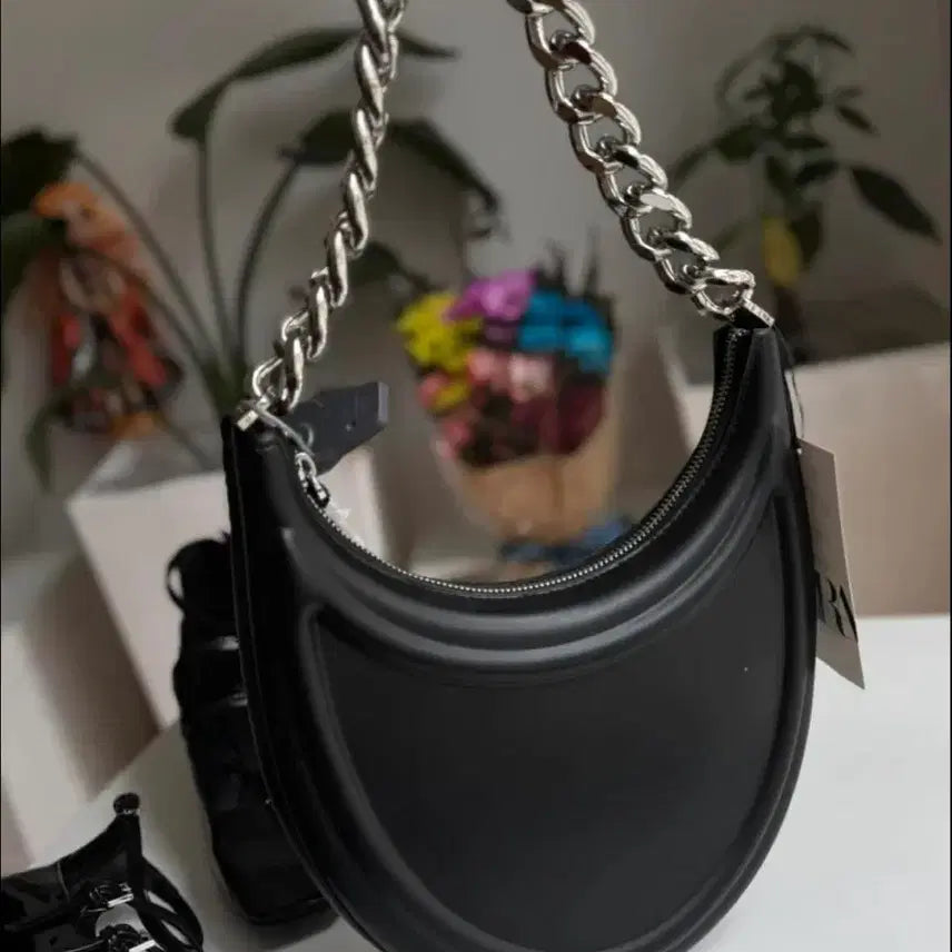 [BUNJANG] Zara Half Moon Chain Strap Shoulder Bag / 자라 하프문 체인 스트랩 숄더백