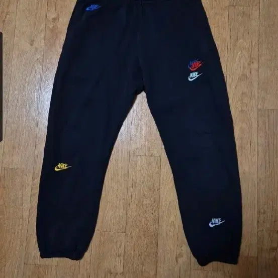 [BUNJANG] Nike Multi Embroidered Logo Performance Jogger Pants Black / (백화점판/최상급) 나이키 멀티 자수 로고 기능성 조거 팬츠, 블랙, 32~34인치, 남녀공용