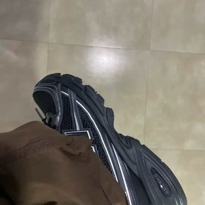 [BUNJANG] New Balance 740 Black / 뉴발란스 740 블랙 교환합니다 (265->270) 판매도 가능합니다