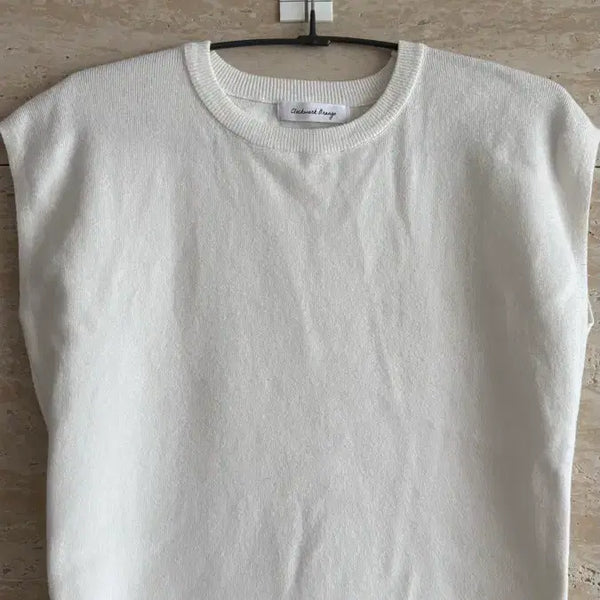 [BUNJANG] Sleeveless Knit Top - White / [brand not clear] 민소매 니트 화이트