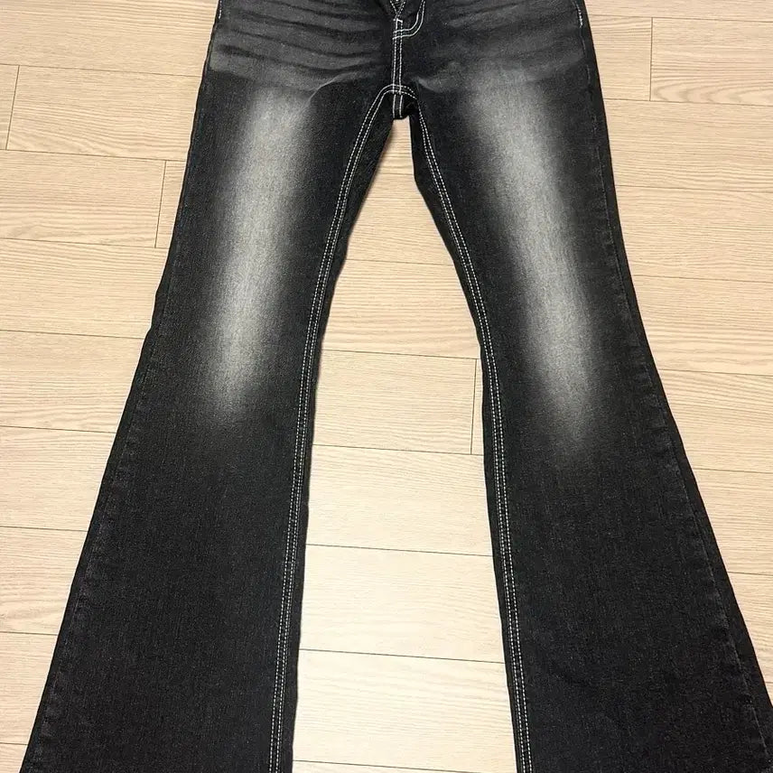 [BUNJANG] Women's High-Waisted Bootcut Jeans with Hip Padding / 새상품) 골반뽕 백포켓 부츠컷 흑청 s