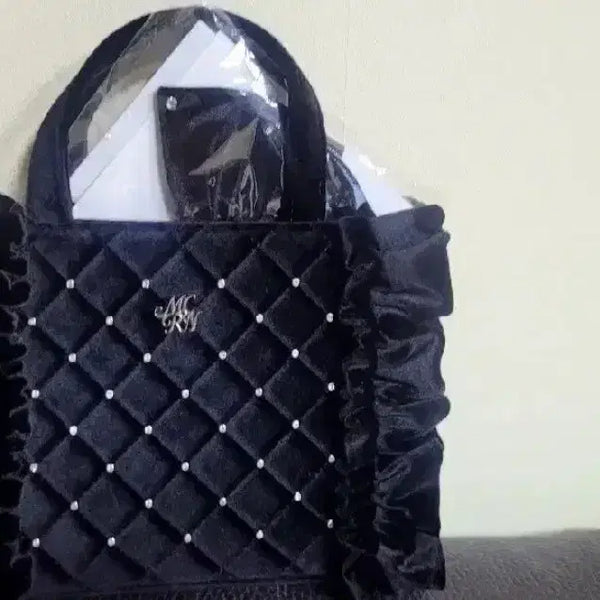 [BUNJANG] Michelle Macaron Velvet Quilted Pearl Shoulder Bag / 미셸마카롱 숄더백