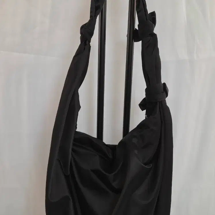 [BUNJANG] COS Drape Shoulder Bag Black Oversized One Size / COS 드레이프 숄더백 블랙 오버사이즈 ONE SIZE