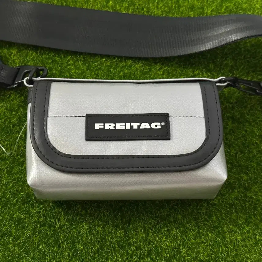 [BUNJANG] Freitag Hynes Silver Upcycled Messenger Bag / [새상품]프라이탁 희귀 실버 하인즈 #freitag