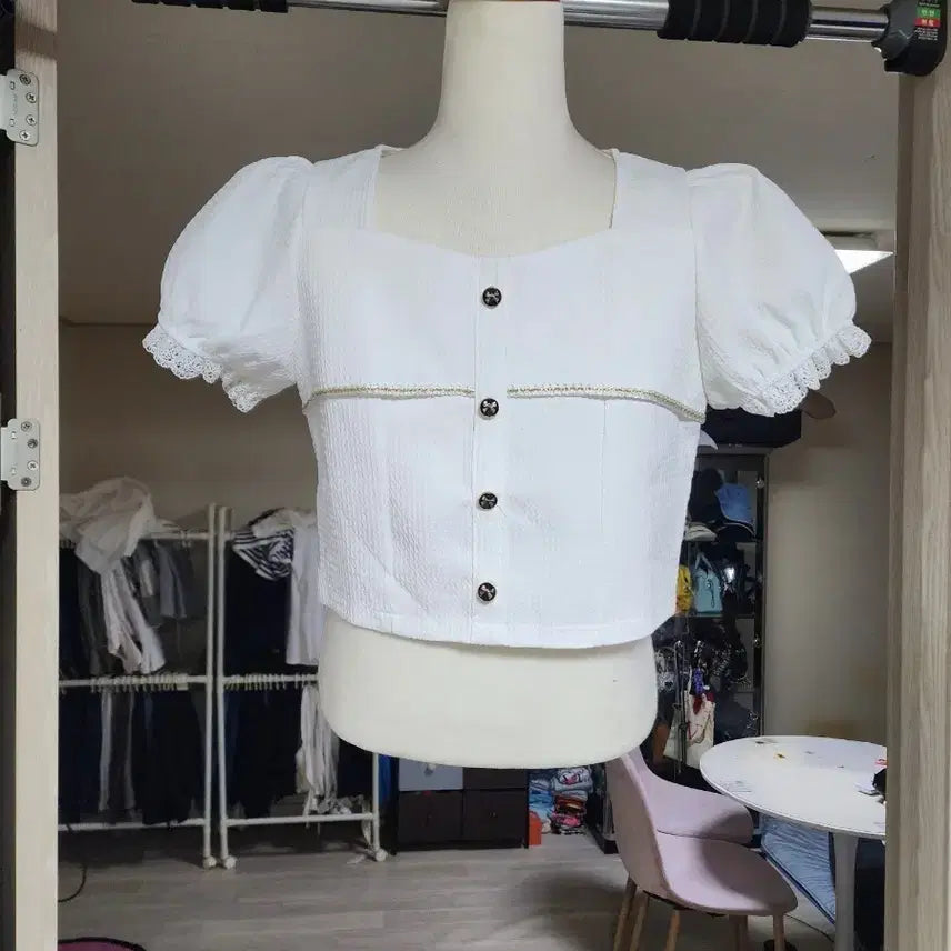 [BUNJANG] White Cropped Square Neck Puff Blouse / 화이트 크롭  스퀘어넥 퍼프 블라우스