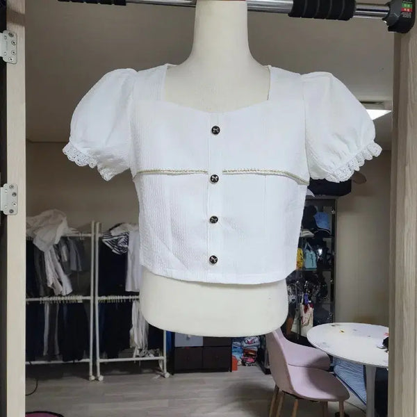 [BUNJANG] White Cropped Square Neck Puff Blouse / 화이트 크롭  스퀘어넥 퍼프 블라우스