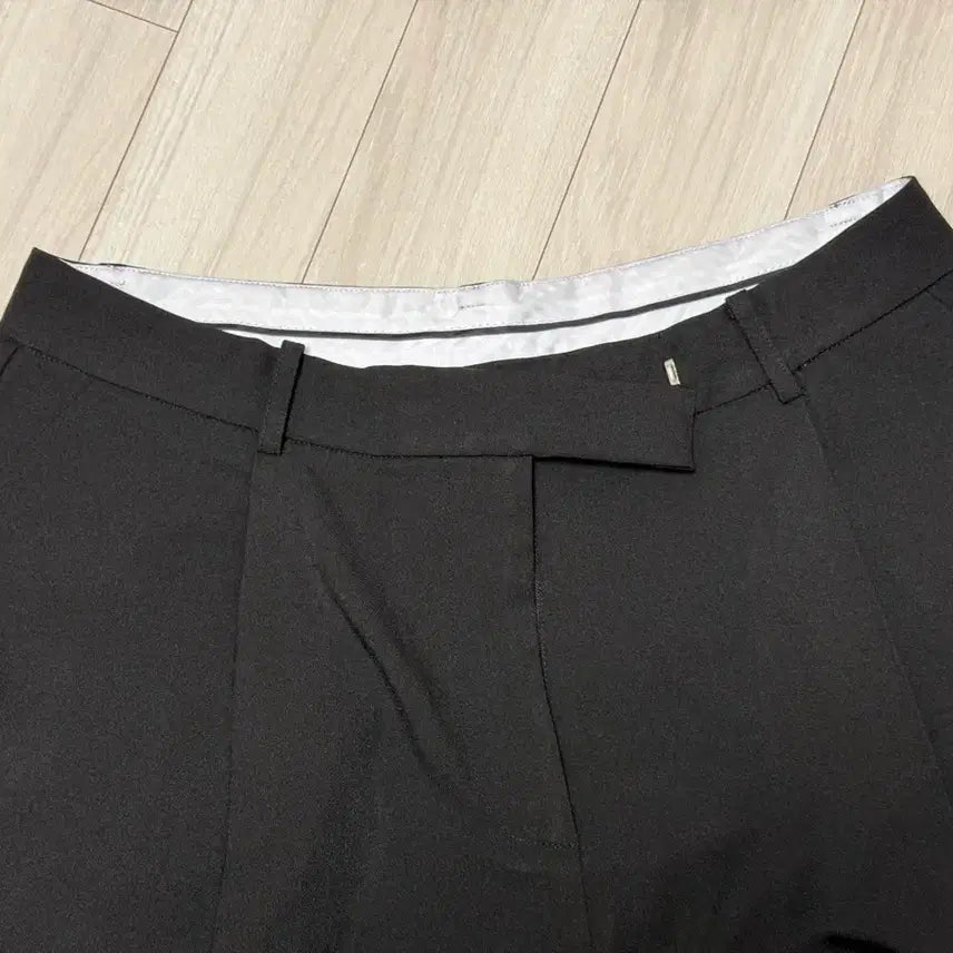 [BUNJANG] RIRINCO Taydbean Pintuck Wide Slacks Pants Short Black / 리리앤코 테이드빈 핀턱 와이드 슬랙스 팬츠 숏 블랙