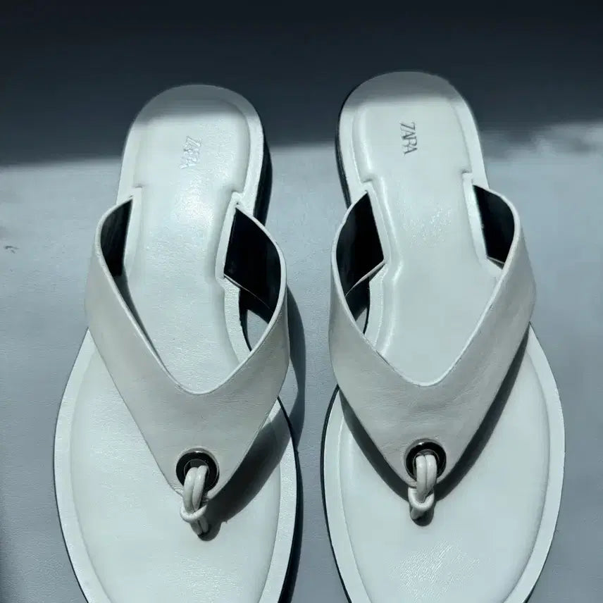 [BUNJANG] Zara Flat Sandals / 자라 쪼리