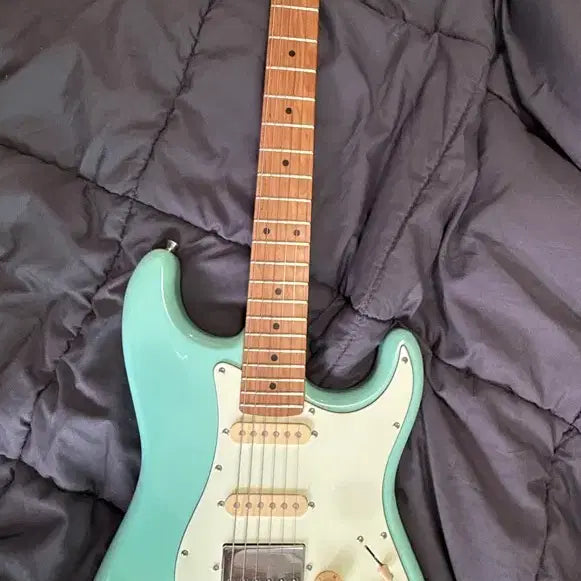 [BUNJANG] Bacchus BST-2-RSM Electric Guitar Surf Green Bundle / [풀박] 바커스 BST-2-RSM 일렉기타 서프그린 + 헤드폰앰프 + 용품일괄