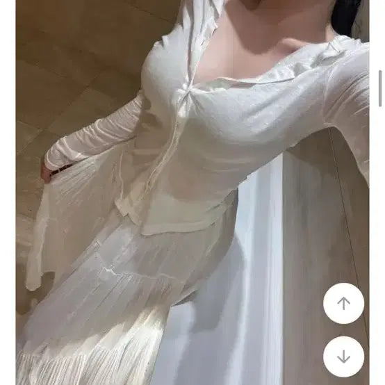 [BUNJANG] White Cardigan with Shirring Detail / 화이트 가디건
