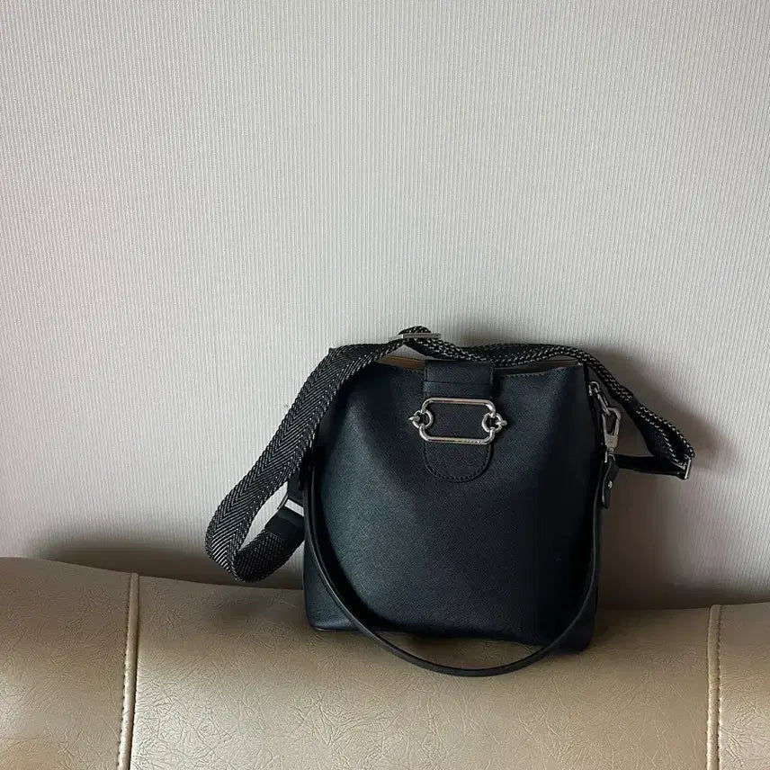 [BUNJANG] Lovecat Shoulder Cross Bag / 러브캣 숄더크로스백