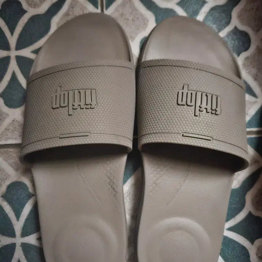 [BUNJANG] Fitflop Thong Sandals Beige / 핏플랍 쪼리 샌들 베이지