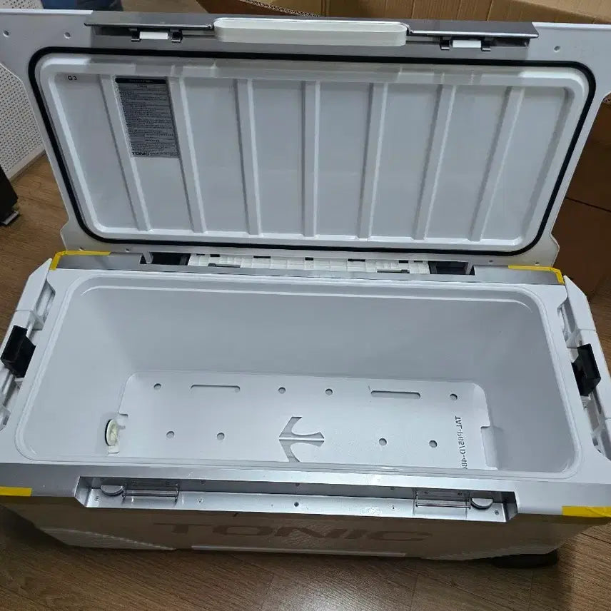 [BUNJANG] Tonic 65L Icebox with Aluminum Plate / 토닉 아이스박스 65L 알루미늄깔판포함 팝니다
