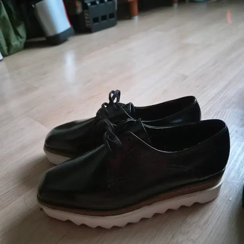 [BUNJANG] JILLSTUART New York Black Enamel Platform Shoes / 질스튜어트 뉴욕 블랙 에나멜 플랫폼 슈즈 230