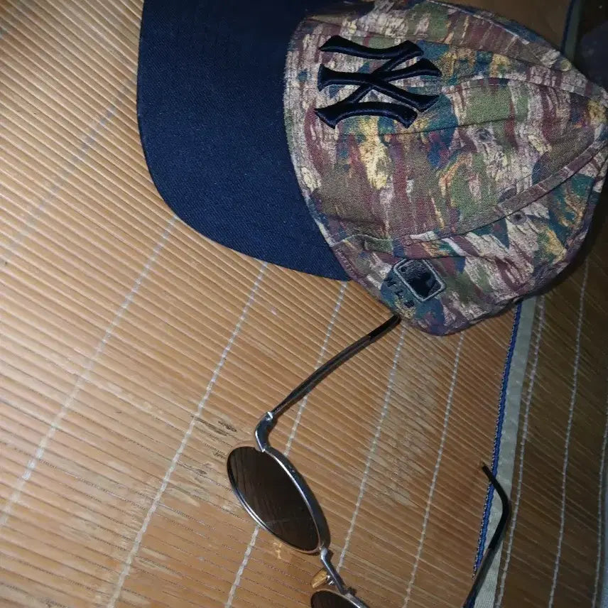 [BUNJANG] New Era Camo Snapback Baseball Cap & Metal Frame Sunglasses Set / 야구모자 + 메탈테 선글라스