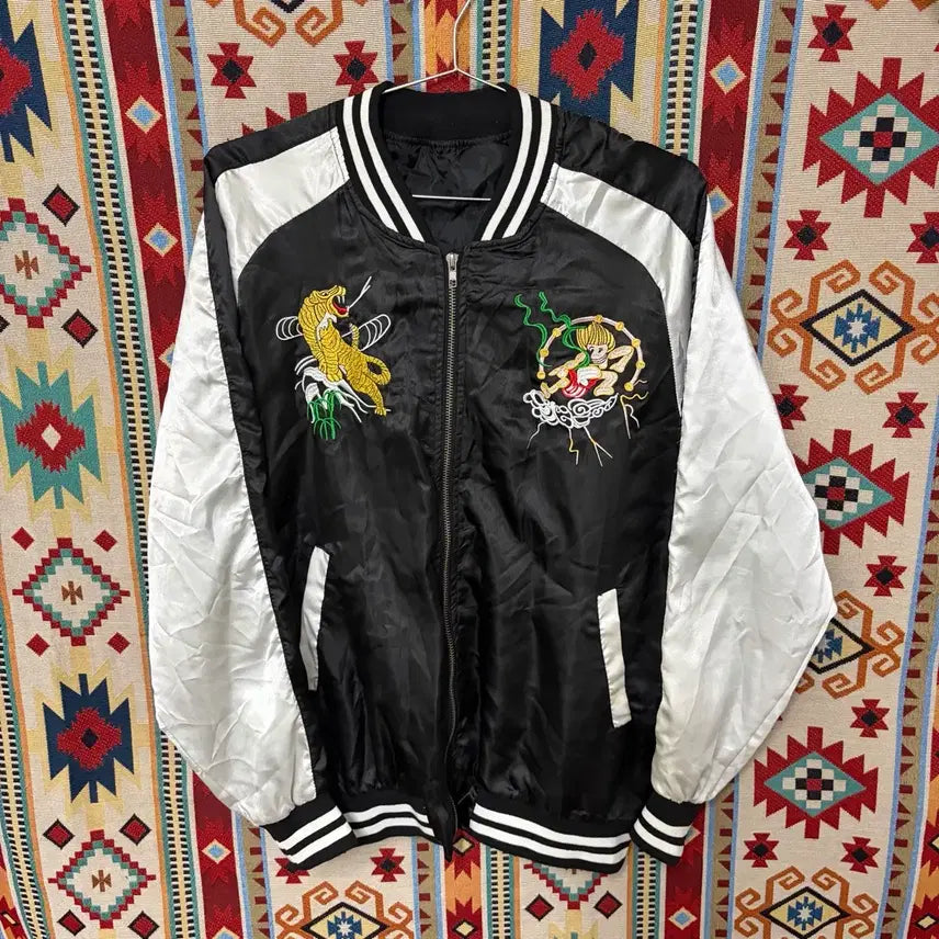 [BUNJANG] Men's Tiger Embroidered Souvenir Jacket M / 남성 호랑이 자수 봄버 스카잔 자켓 M