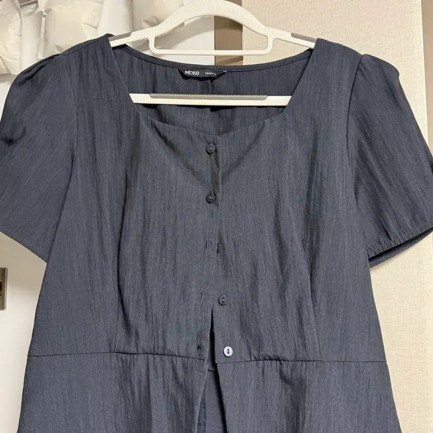 [BUNJANG] MIXXO Navy Square Neck Puff Sleeve Blouse / 미쏘 네이비 블라우스