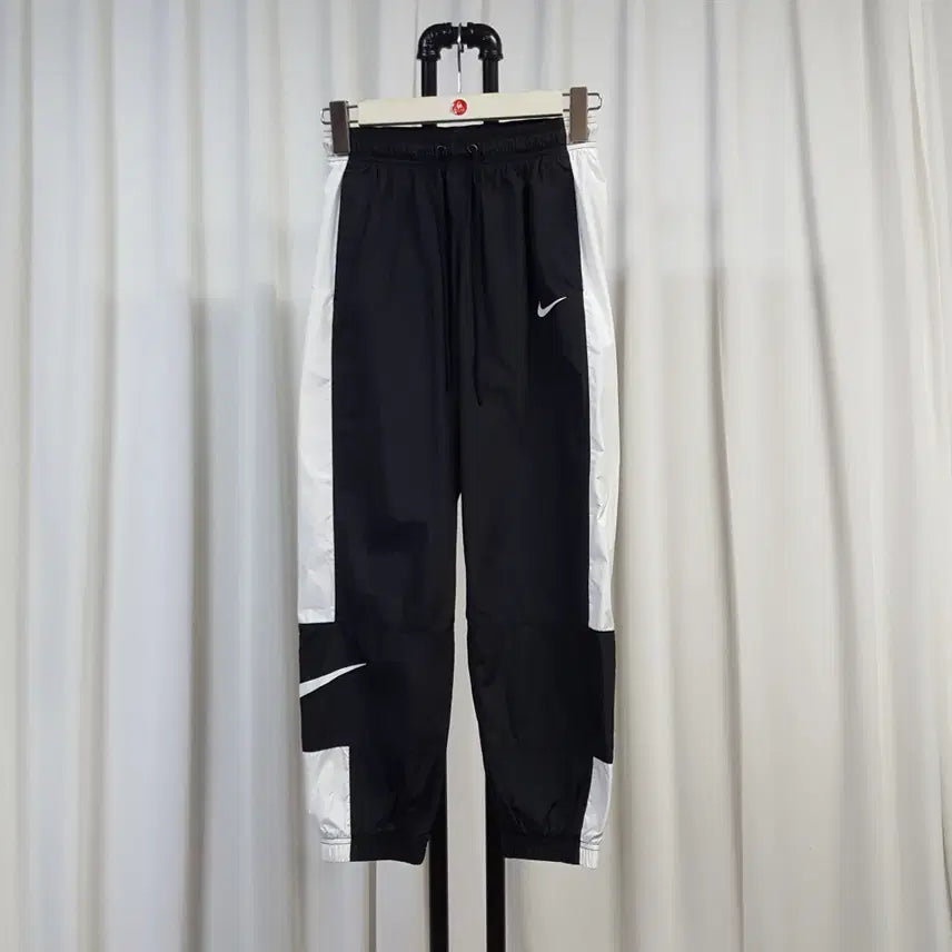 [BUNJANG] Nike Women's Color-Blocked Training Woven Jogger Pants (25-inch Waist Recommended) / 21년 나이키 여성 배색 트레이닝 우븐 조거팬츠 25추천 오일장