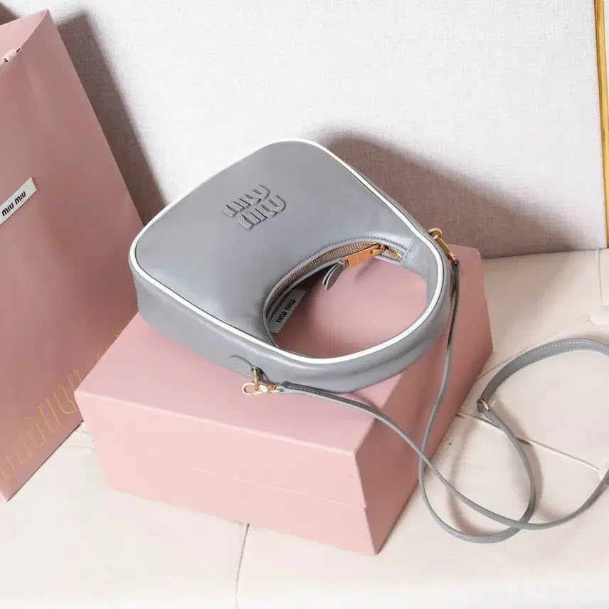 [BUNJANG] Miu Miu Grey Leather Clutch Bag / 클러치백입니다
