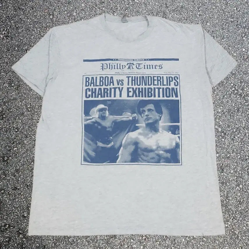 [BUNJANG] American Vintage Rocky III Balboa vs Thunderlips Newspaper Print T-Shirt / 록키3 발보아X헐크호간 뉴스페이퍼 프린팅 티셔츠 L