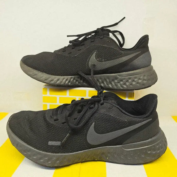 [BUNJANG] Nike Revolution 5 Triple Black Sneakers (BQ3204-001) - 255mm / 사이즈  255mm / 나이키 레볼루션 5 트리플 블랙(BQ3204-001)스니커즈