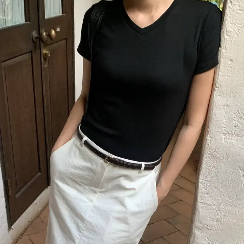 [BUNJANG] Black V-Neck T-Shirt / 블랙 브이넥 티셔츠 기본티셔츠 검정 반팔티 레이어드 미뉴에트