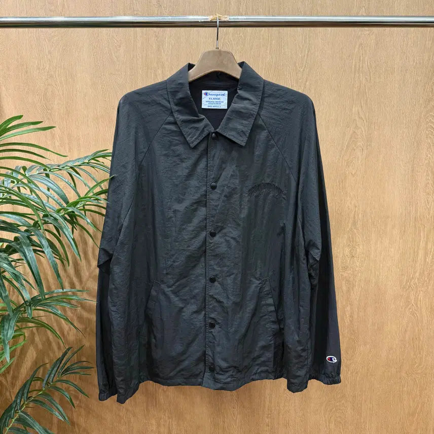 [BUNJANG] Champion Coach Jacket Black Snap Button Front Big Lettering Embroidery Detail / 챔피온 코치 자켓 프론트 스냅 버튼 로고 백 빅 레터링 자수 디테일 블랙