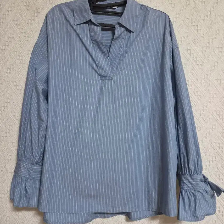 [BUNJANG] Sky Blue Stripe Ruffle Sleeve Blouse / 하늘색 스트라이프 프릴 소매 블라우스