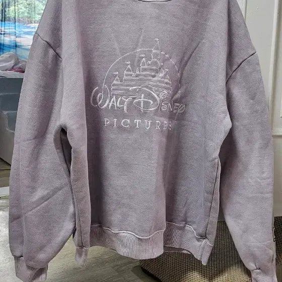 [BUNJANG] Disney Pictures Lavender Sweatshirt / 디즈니 픽쳐스 맨투맨 라벤더