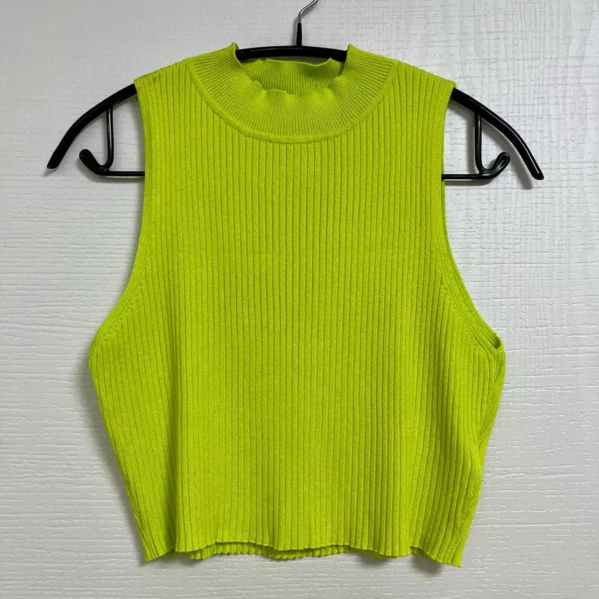 [BUNJANG] H&M Lime Ribbed Knit Cropped Sleeveless Top / [H&M] M | 라임 형광 골지 크롭 민소매 니트