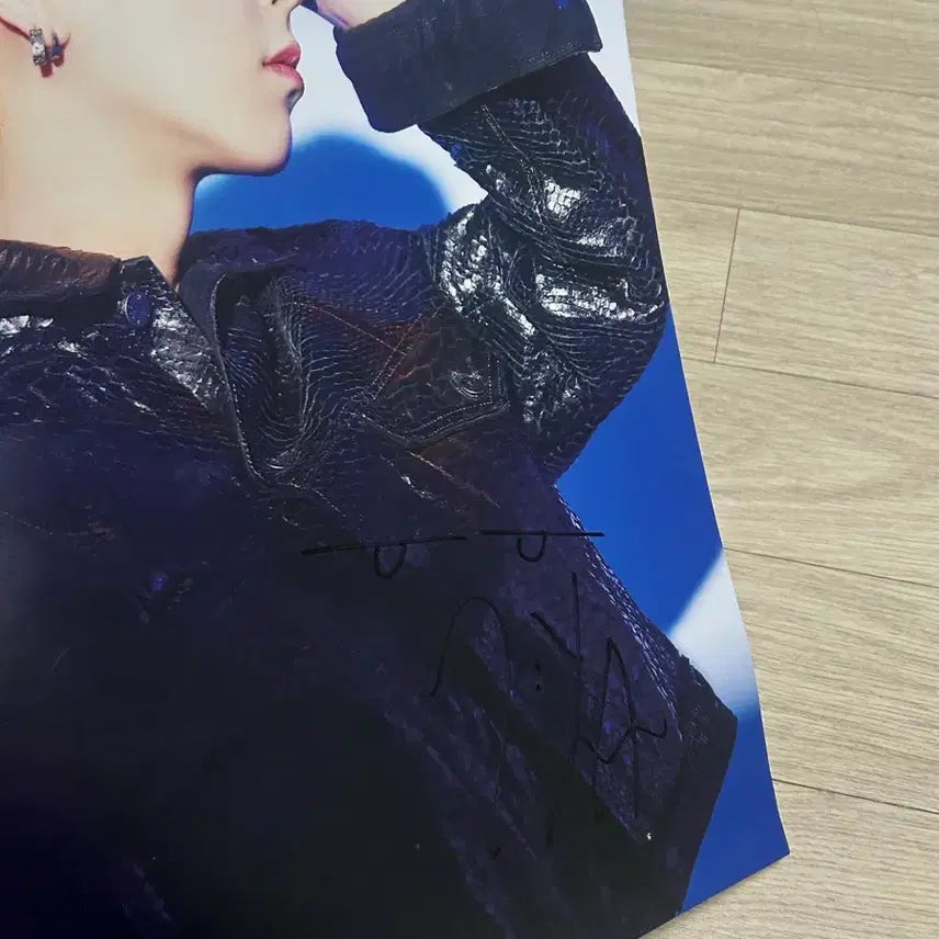 [BUNJANG] ONEWE Киа Autographed Poster / 원위 키아 친필싸인 포스터