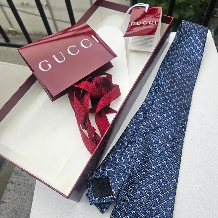 [BUNJANG] Gucci GG Supreme Pattern Navy Silk Necktie / GUCCI 구찌 정품 GG 슈프림 패턴 네이비 실크 넥타이