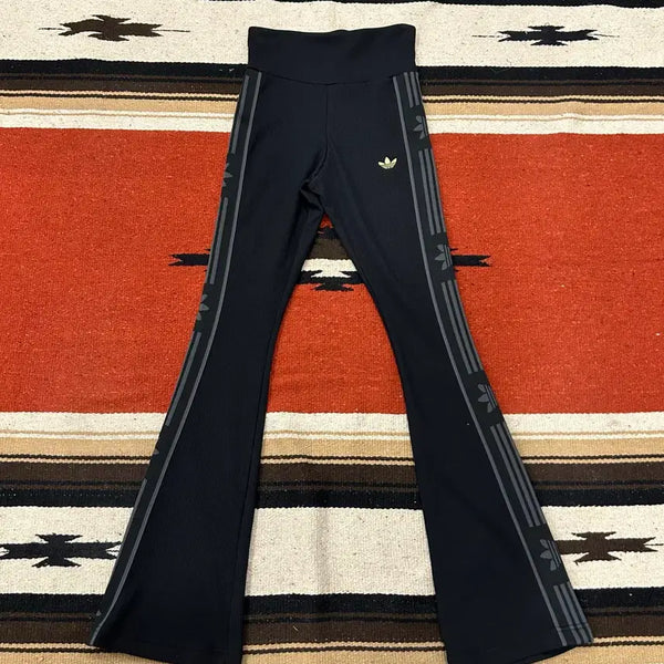 [BUNJANG] Adidas Ski Chic Flared Leggings / 아디다스 스키 시크 플레어드 레깅스