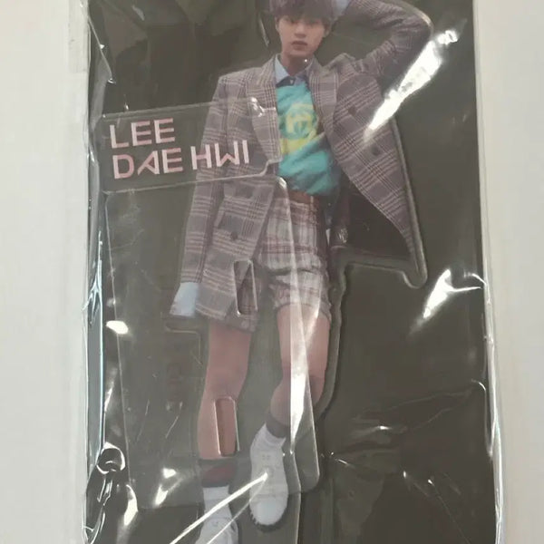 [BUNJANG] Wanna One Lee Daehwi Acrylic Standee / 워너원 이대휘 아크릴 등신대 팝니다!!
