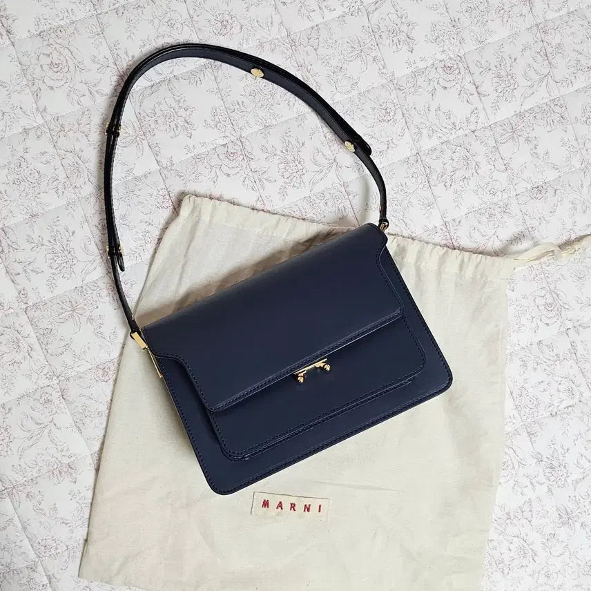[BUNJANG] Marni Trunk Medium Bag Calfskin Navy / 마르니 트렁크백 미듐 카프스킨 네이비