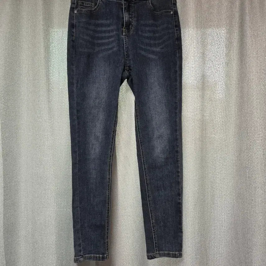 [BUNJANG] Subijin Two-Button High-Waist Denim Skinny Pants (Dark Blue) / 수비진 투버튼 하이웨스트 데님 스키니 팬츠
