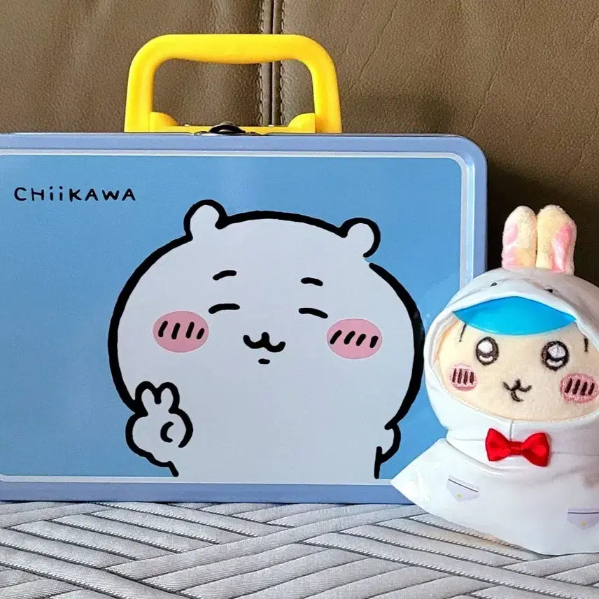 [BUNJANG] Chiikawa Tin Bag with "Raincoat Chiikawa" Keyring / 치이카와 먼작귀 철제 가방 + 일본 미니소 우비 치이카와 키링(새상품)