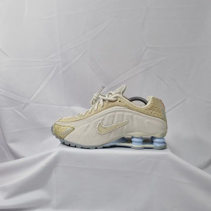 [BUNJANG] Nike Shox R4 SE Pale Ivory Sneakers / 빈티지하서 245 나이키 샥스 R4 se 페일 아이보리 스니커즈