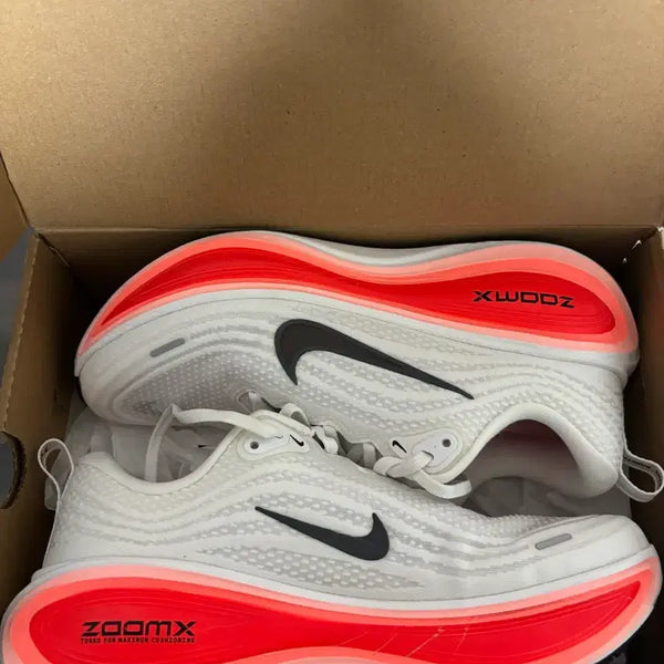 [BUNJANG] Nike Vomero 5 White Bright Crimson Sneakers / 나이키 보메로 플러스 화이트 브라이트 크림슨 260
