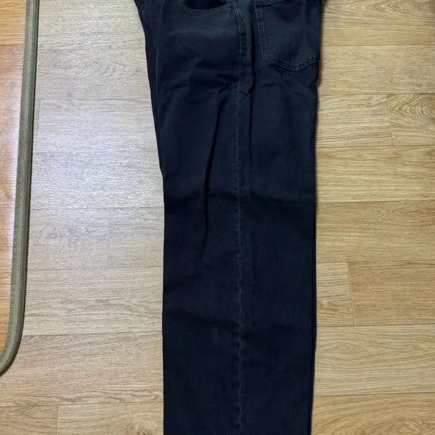 [BUNJANG] Uniqlo Wide Straight Jeans (Dark Grey) / 유니클로 청바지 [유니클로/34] 와이드 스트레이트 진 (다크 그레이)